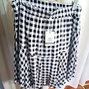 BLack AND white checkered skirt